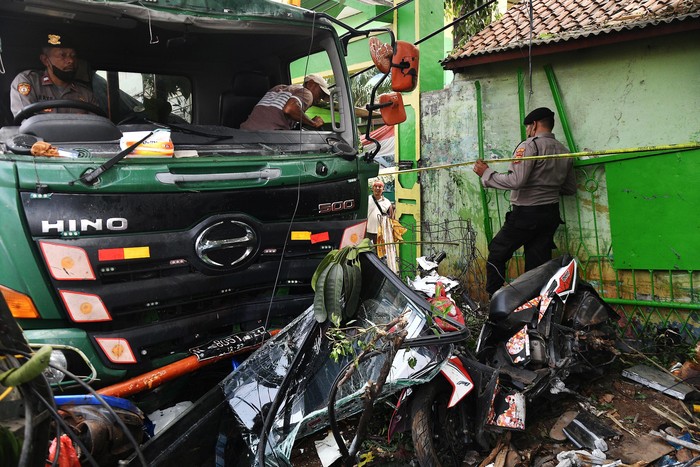 Array,Masalah Sepele yang Dilakukan Sopir Truk-Bus tapi Berujung Kecelakaan Maut