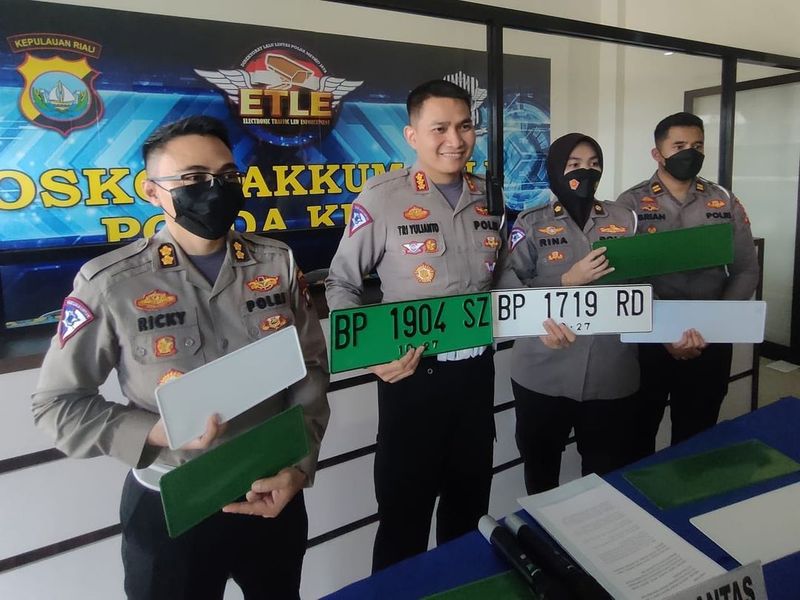 Array,Ada Pelat Nomor Kendaraan Berwarna Hijau di Indonesia, Ini Artinya