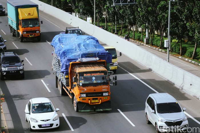 Array,Kemenhub Akui Masih Ada Pungli Truk di Jembatan Timbang, Bakal Lakukan Ini