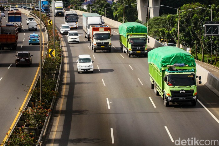 Array,Miris! Pantesan Truk ODOL Masih Marak, Sopir Sering Kena Palak