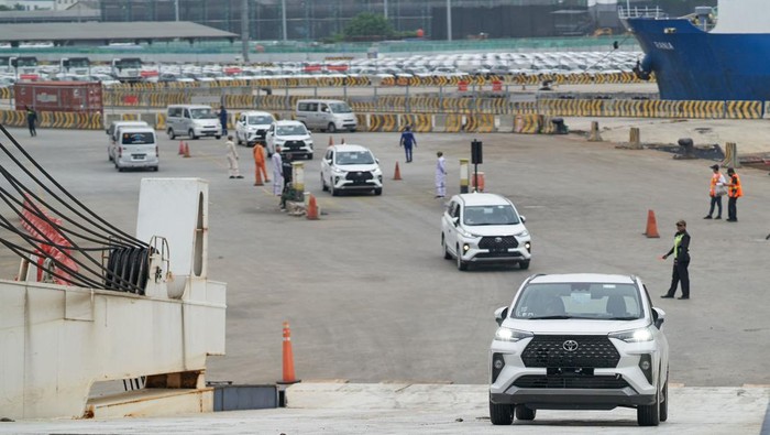 Array,Penjualan Mobil Turun, Segini Angka Paling Buruk yang Tercapai sampai Akhir Tahun