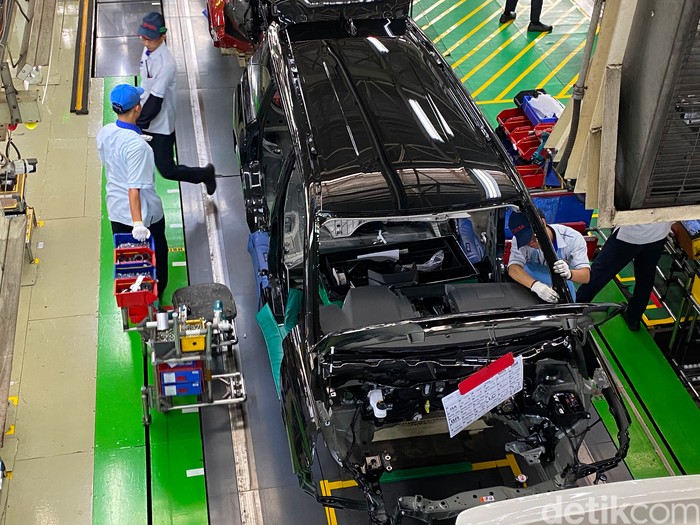 Array,Penjualan Mobil Anjlok, Pemerintah Minta Tak Sampai Ada PHK