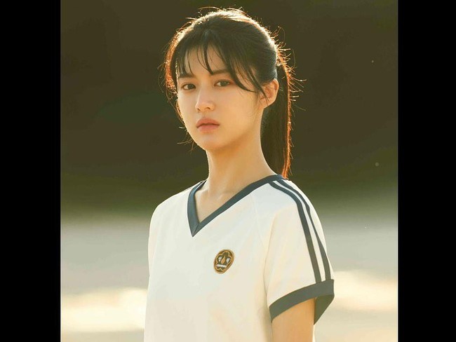 Array,Fakta-fakta Go Youn Jung, Artis Cantik Pemeran Drama Korea Resident Playbook