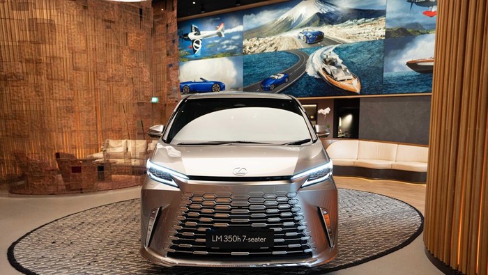 Array,Adu Laris MPV Orang Kaya Indonesia: Denza D9 Vs Toyota Alphard Cs