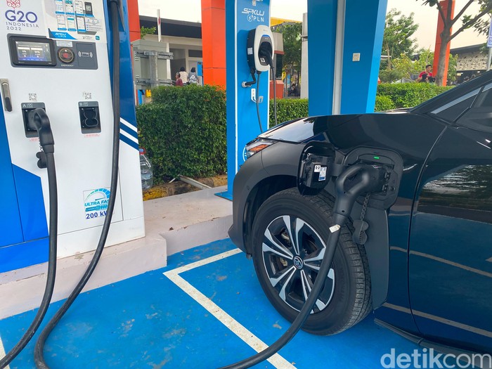 Array,Mobil Listrik Kecelakaan: Perbaikan Rumit, Biaya Lebih Mahal