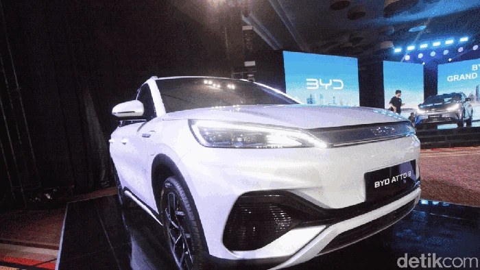 Array,Daftar Mobil Listrik Terlaris Mei 2025, Penjualan Merosot
