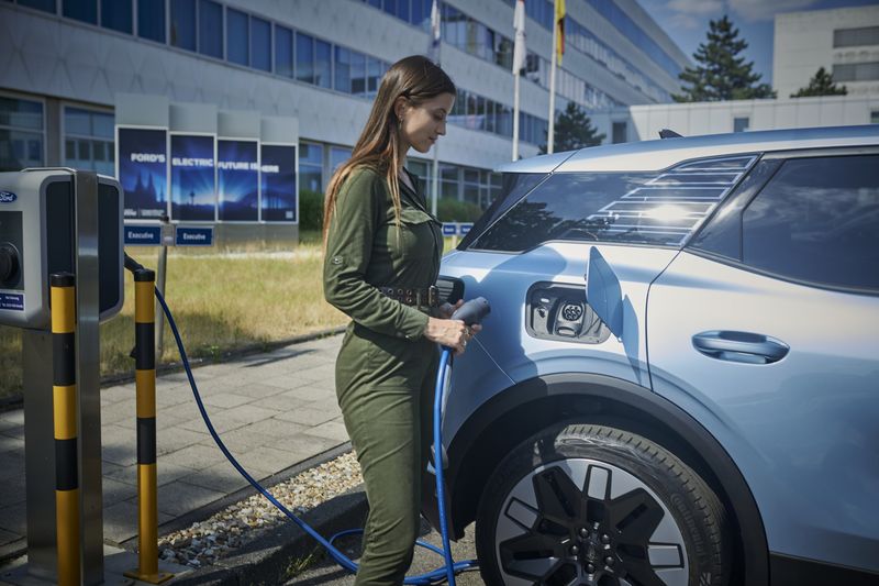 Array,Bos Ford: Tanpa Insentif, Penjualan Mobil Listrik Bisa Runtuh