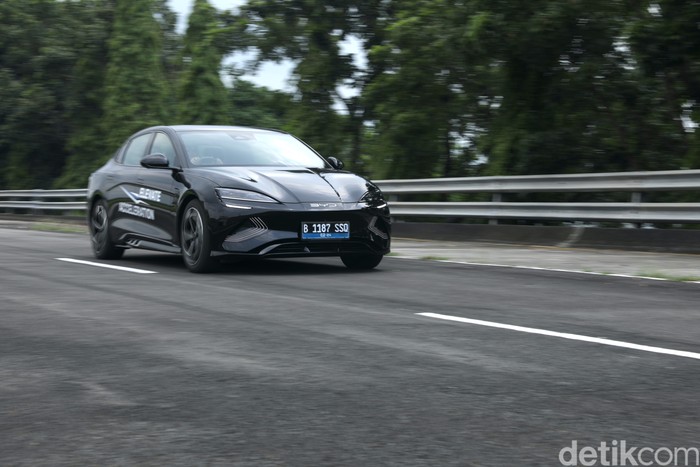 Banyak Mobil Listrik Klaim Bisa Ngebut, China Batasi Akselerasi 0-100 Km/Jam