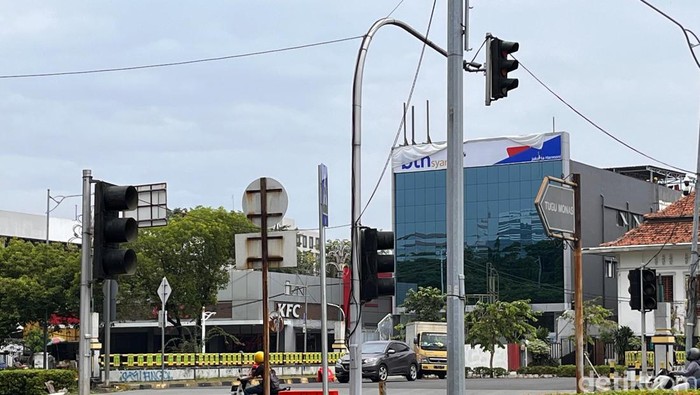 Array,Lampu Merah Jadi Salah Satu Penyebab Macet di Jakarta