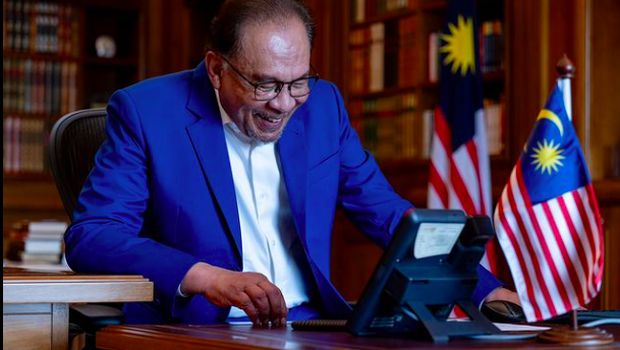 Array,Agak Lain! Di Malaysia Harga BBM RON 95 Turun Jadi Rp 7.800/Liter
