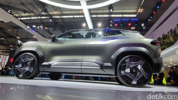 Array,Sinyal Kuat Mobil Listrik Pertama Suzuki Meluncur di GIIAS 2025