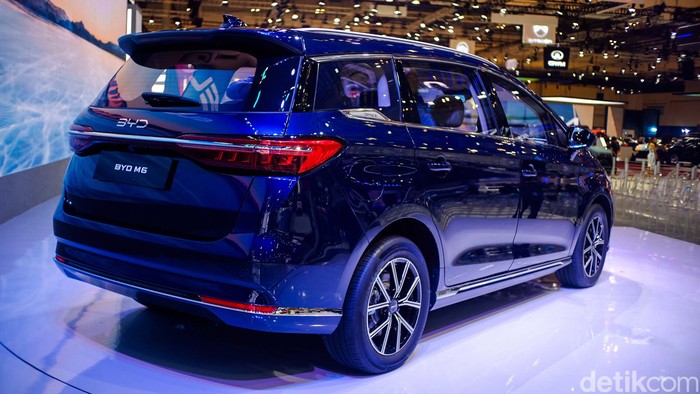 Array,Penjualan Tembus 10.000 Unit dalam Setahun, Ini Tipe BYD M6 yang Terlaris