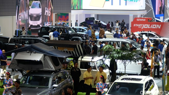 Array,Industri Otomotif RI Kritis! Kelas Menengah Turun, Harga Mobil Kian Tak Terjangkau
