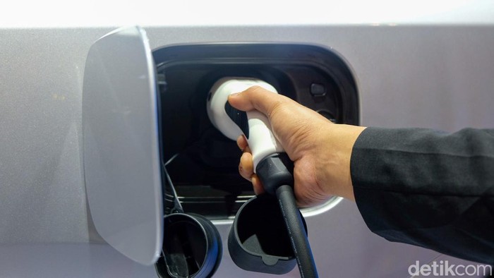 Array,Harga Mobil Listrik Bekas Terjun Bebas, Ini Dia Penyebabnya
