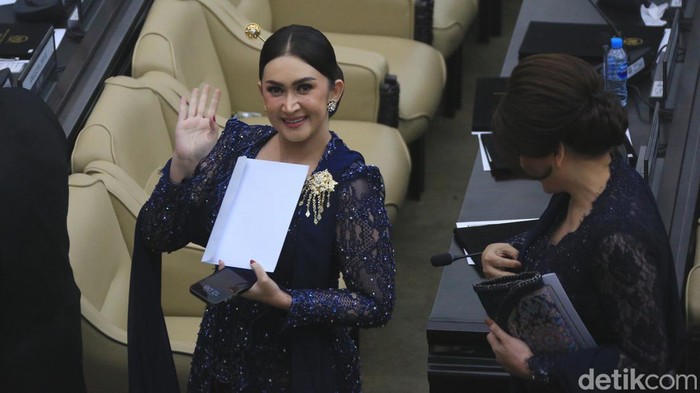 Array,Intip Garasi Nafa Urbach yang Dukung Tunjangan Rumah DPR Rp 50 Juta