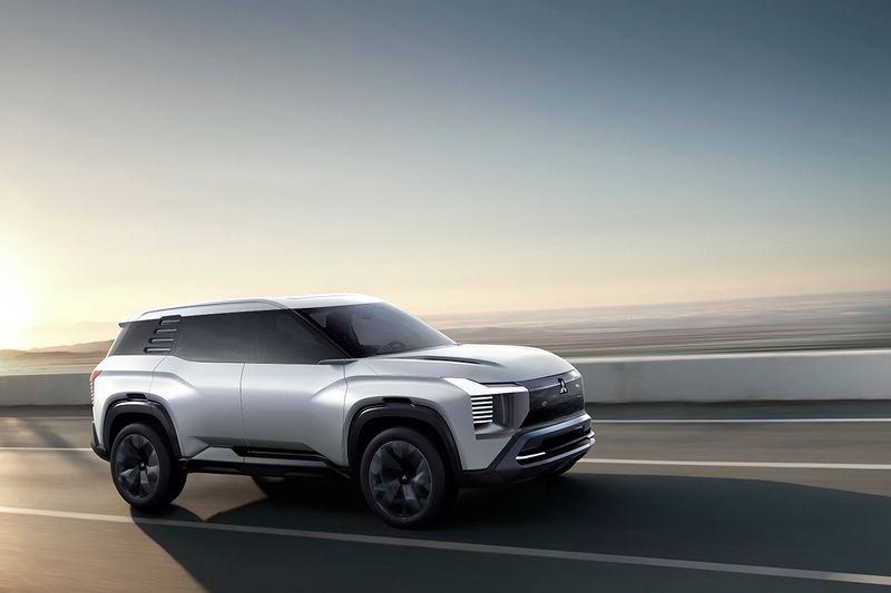 Array,Mitsubishi Tebar Teaser Mobil Baru di Indonesia, DST?
