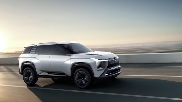 Array,Pertama di Dunia! Mitsubishi Bakal Rilis SUV Baru di Indonesia, Catat Tanggalnya