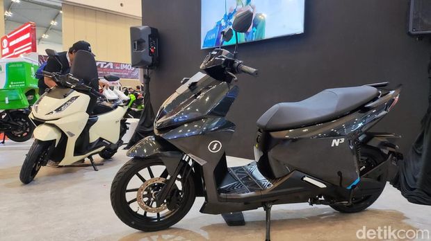 Array,Test Ride Alva N3, Motor Listrik Praktis dengan Sentuhan Futuristis