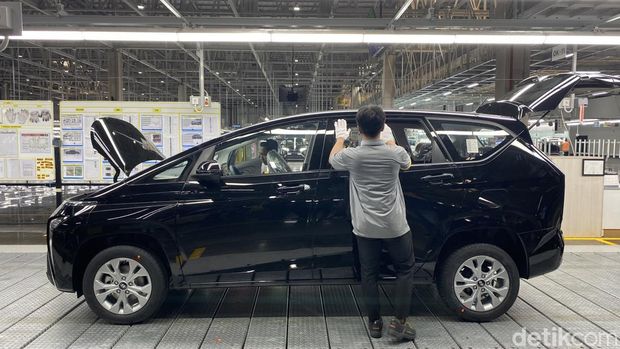 Array,Pasar Lesu, Pabrikan Mobil Diminta Tak Tambah Karyawan Kontrak di RI
