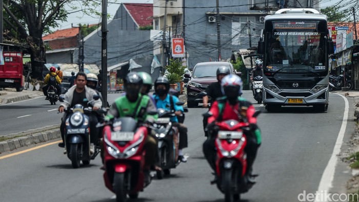 Array,Daripada Subsidi Motor Listrik, Mending Duitnya buat Subsidi Angkutan Umum