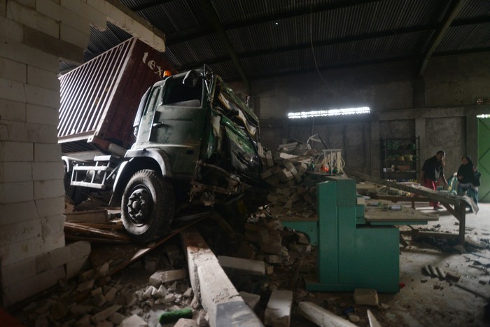 Array,Truk-Bus Sering Jadi Penyebab Kecelakaan Maut: Peringatan buat Sopir!