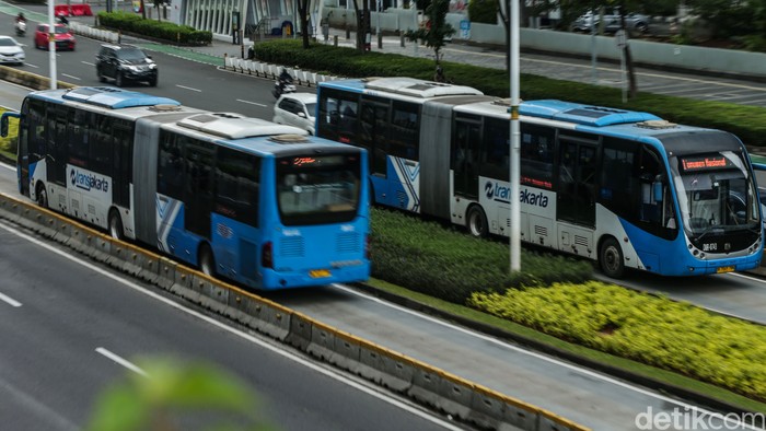 Array,Tarif Rp 1 Naik Transportasi Umum Jakarta Berlaku Hari Ini, Apa Syaratnya?