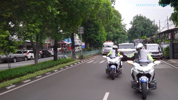 Array,Pejabat Bisa Tiru Prabowo saat Dikawal: Ikut Macet-Lampu Merah Berhenti