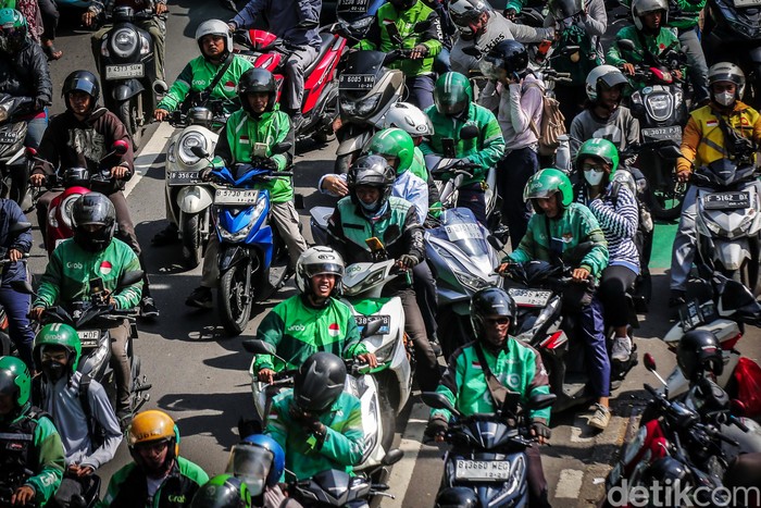 Array,Rencana Kenaikan Tarif Ojol Belum Pasti: Masih Dikaji