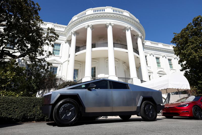 Array,Militer AS Mau Beli Tesla Cybertruck... buat Ditembak Rudal