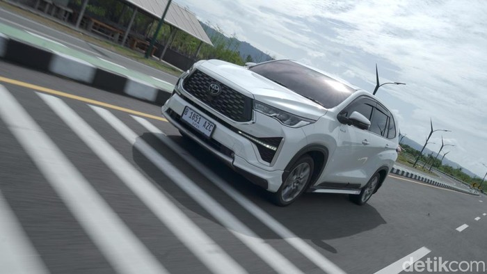 Array,20 Mobil Terlaris di Indonesia Mei 2025: Kijang Innova Belum Terkejar