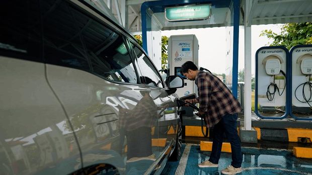 Array,Jalan Jauh Pakai Mobil Listrik? Lakukan Ini Biar Gak Abis Baterai di Jalan!