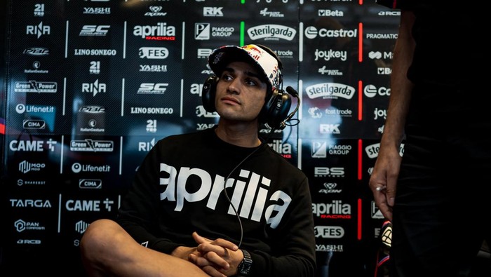 Array,Resmi! Jorge Martin Bertahan di Aprilia