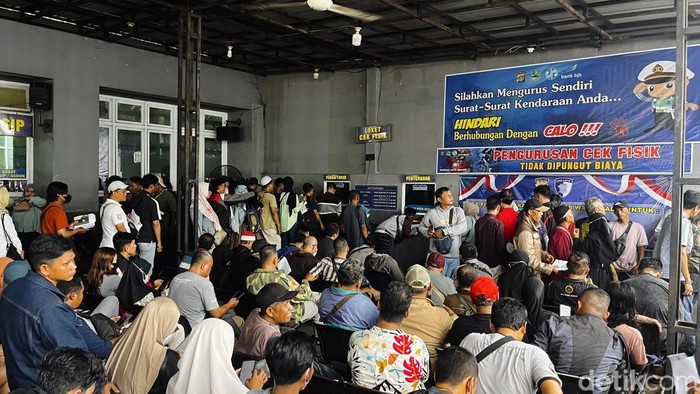 Array,Pemutihan Pajak Kendaraan Berakhir Bulan Ini, Jangan Bandel Nggak Ikutan!