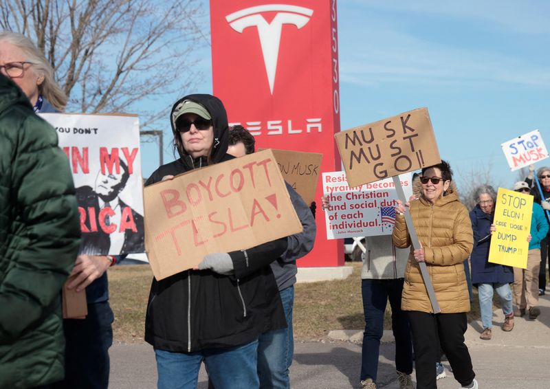 Array,Panas! Tesla Digugat 10 Ribu Konsumen, Ini Biang Masalahnya