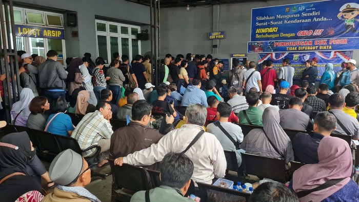 Array,Alasan Pemutihan Pajak Kendaraan Diperpanjang