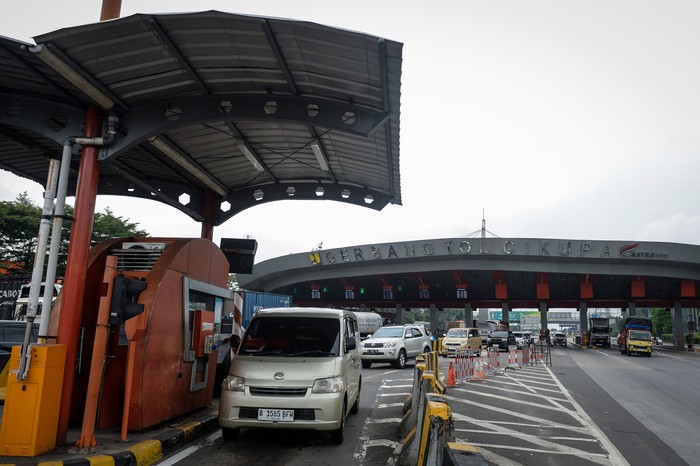 Array,Sanksi Mobil Tak Bayar Tol: STNK Bisa Diblokir