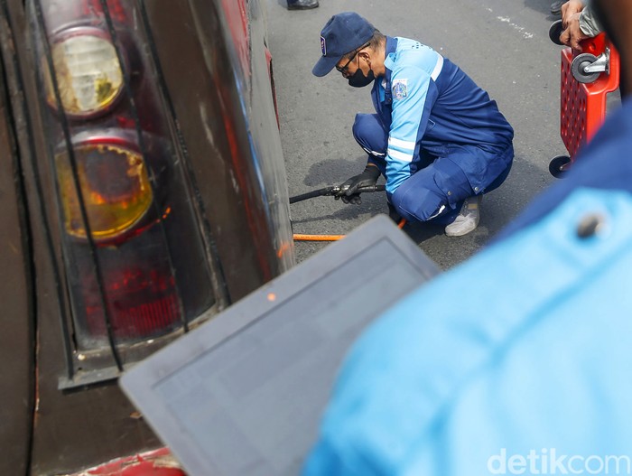 Array,Catat! Kendaraan Emisi Tinggi Bisa Kena Denda Rp 50 Juta