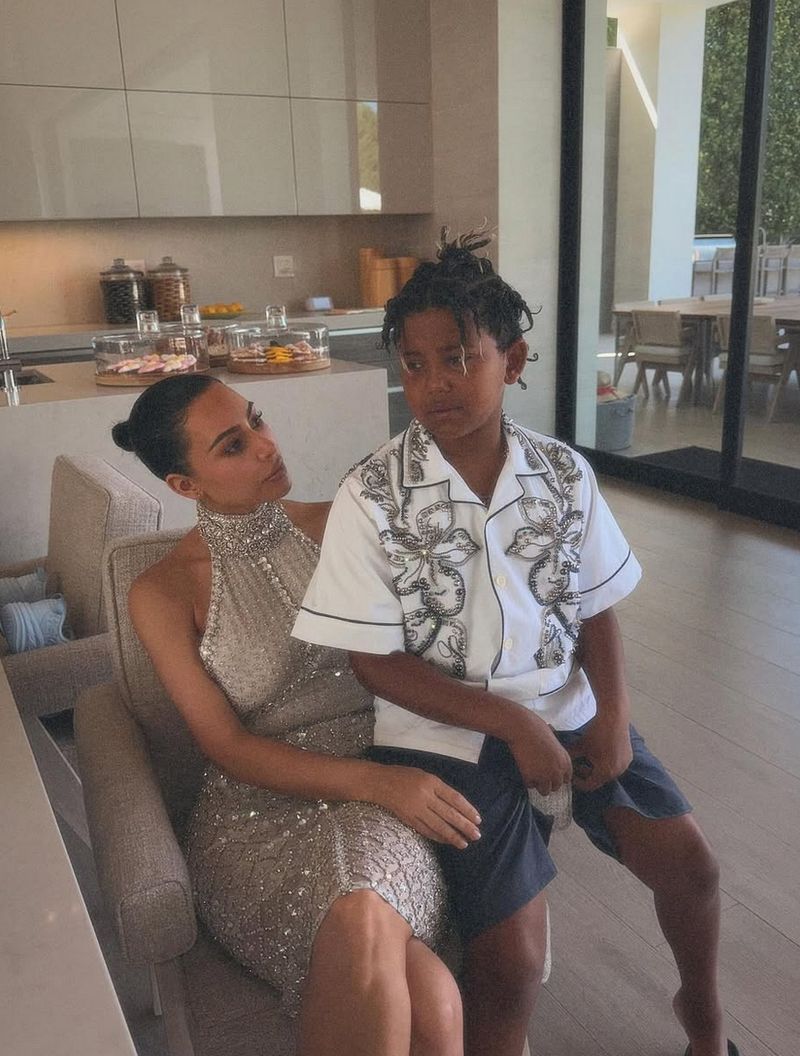 Array,Glamor Maksimal, Kim Kardashian Rayakan Paskah dengan Gaun Rp 242 Juta