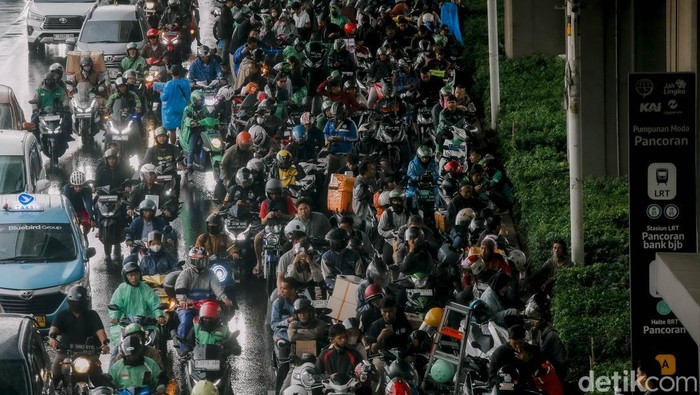 Benarkah Orang Tunda Beli LCGC dan Beralih Pilih Motor?