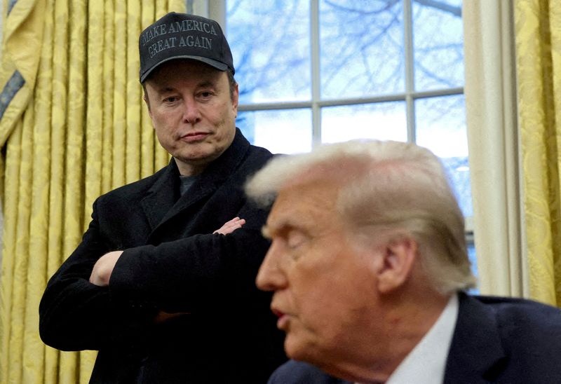 Array,Saham Tesla Menyusut Rp 1,1 T Gegara Elon Musk Umumkan Bikin Partai