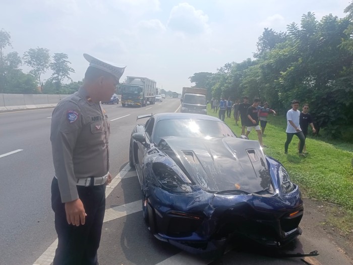 Array,Wanita 21 Tahun Bawa Porsche Tabrak Rush: Nyetir Sportcar Nggak Asal Ngegas!