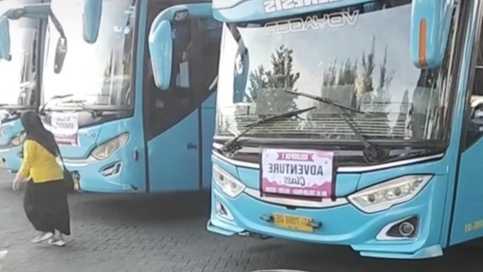 Array,Viral Parkir Bus Dipatok Rp 800 Ribu, Padahal Begini Ceritanya...