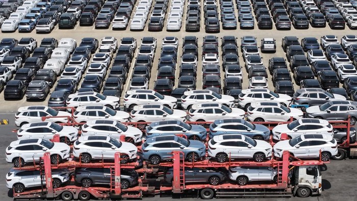 Array,Penjualan Ban Mobil Listrik Melonjak 300 Persen di Indonesia