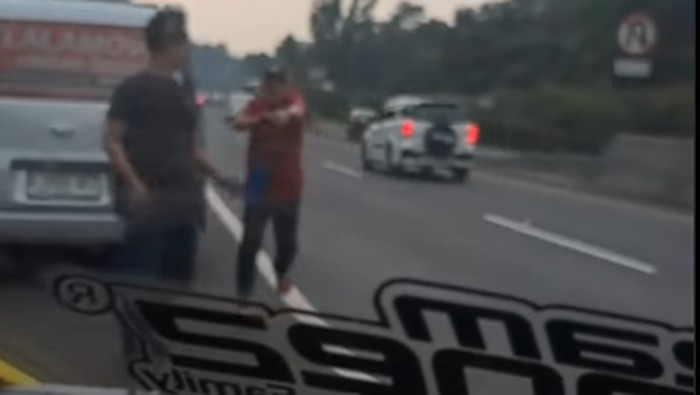 Array,Polisi Bongkar Identitas Sopir Lalamove yang Todong Pistol di Cipularang