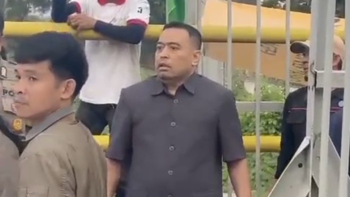 Array,Heboh Anggota DPRD Pakai Mazda CX-5 Diduga Tabrak Pendemo, Alasannya...