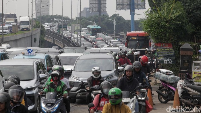 Array,Pantes Macet! Kendaraan di Jakarta Bertambah 2.500 Unit per Hari