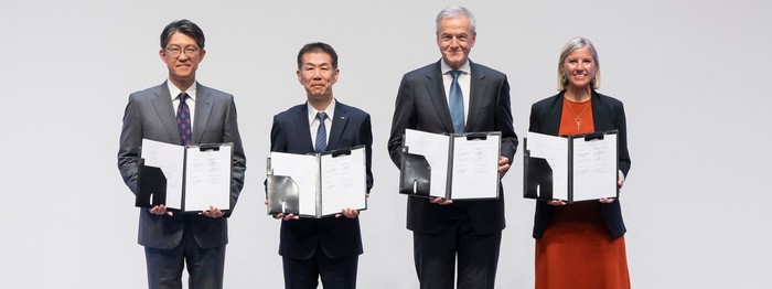 Array,Mitsubishi Fuso dan Hino Merger!
