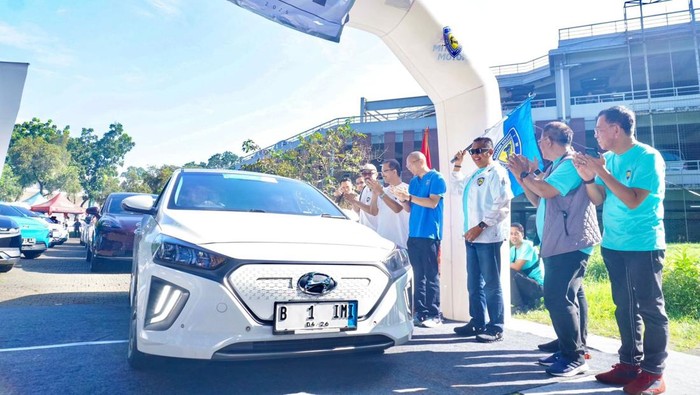 Array,Ketum IMI Lepas Gelaran E-Rallytage: EV Fun Rally in Heritage di Jakarta