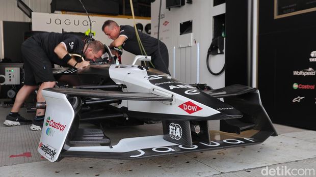 Array,Berkunjung ke Garasi Jaguar TCS Racing di Sirkuit Formula E Jakarta