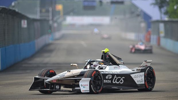 Array,Jakarta Panas! Mobil Formula E Dikasih Es Batu Biar Baterai Tak Overheat